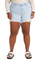 Load image into Gallery viewer, PLUS SIZE LEVI&#39;S: 501 Shorts

