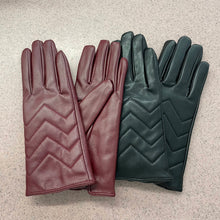 Load image into Gallery viewer, Gloves: Classic Chevron