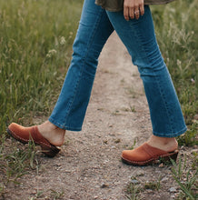 Load image into Gallery viewer, Lotta Clogs: Classic Slip-On (4 colours)