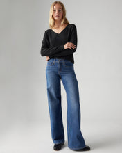 Load image into Gallery viewer, LEVI&#39;S: 318 Shaping Wide Leg
