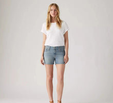 Load image into Gallery viewer, SALE: LEVI&#39;S SHORT: Mid-Length
