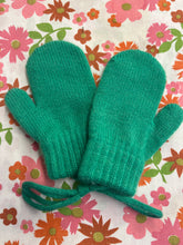 Load image into Gallery viewer, Kiddo Mittens on a String
