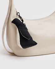 Load image into Gallery viewer, Baggu: Penguin Charm
