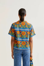 Load image into Gallery viewer, Folky Floral Button-Up
