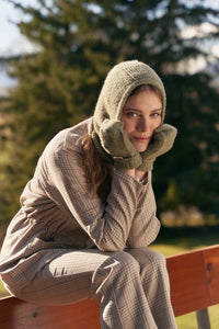 Vezi Knit Hood
