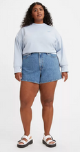 Load image into Gallery viewer, PLUS-SIZE LEVI&#39;S: Mom Shorts

