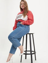 Load image into Gallery viewer, PLUS-SIZE LEVI&#39;S: 501 Cropped
