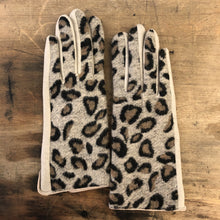 Load image into Gallery viewer, Gloves: Snow Leopard

