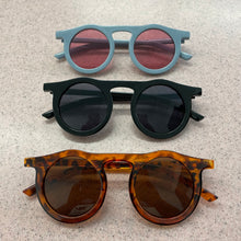 Load image into Gallery viewer, Mod Club Sunnies
