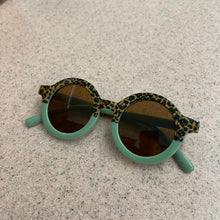 Load image into Gallery viewer, Kiddo Duo Diva Shades
