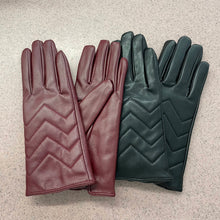 Load image into Gallery viewer, Gloves: Classic Chevron

