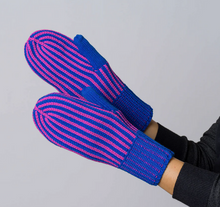 Load image into Gallery viewer, Chunky Rib Knit Mittens: Cobalt Magenta
