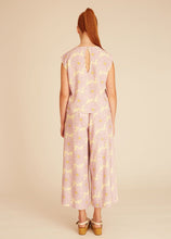 Load image into Gallery viewer, Daisy Chain Sleeveless Top
