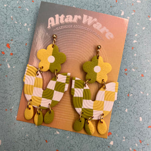 Daisy Wave Dangle Earrings