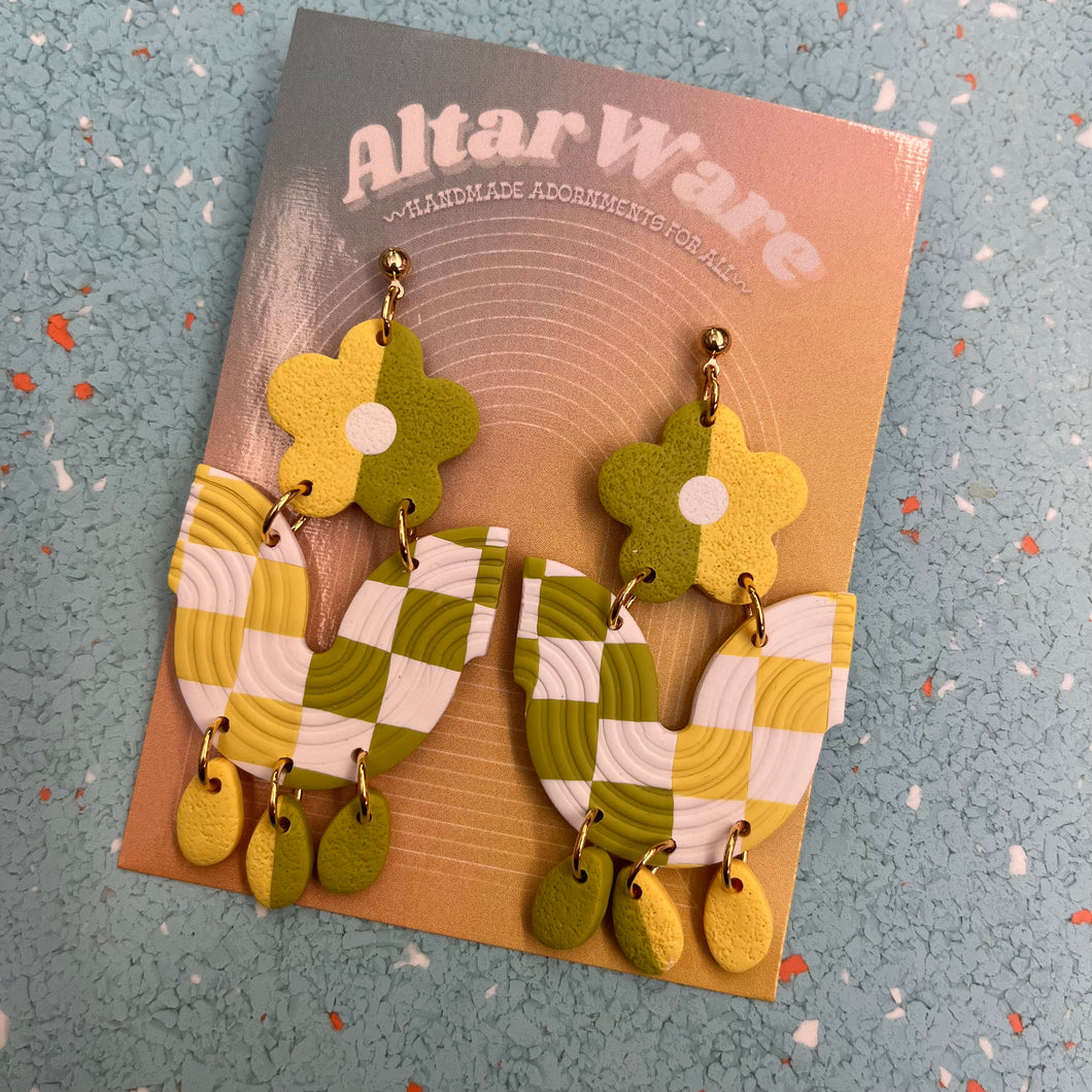 Daisy Wave Dangle Earrings