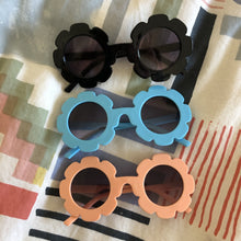 Load image into Gallery viewer, Kids Flower Sunglasses
