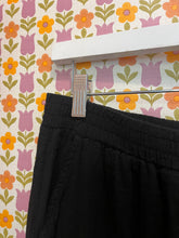 Load image into Gallery viewer, Cotton Gauze Easy Fit Cropped Trouser
