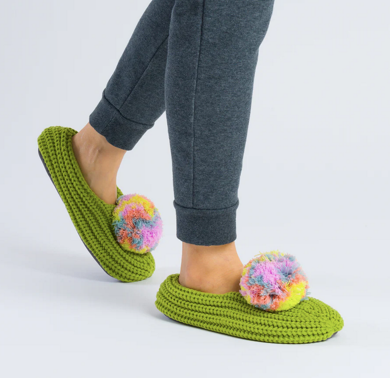 Pom pom 2025 house slippers