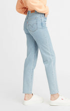 Load image into Gallery viewer, LEVI&#39;S: Mom
